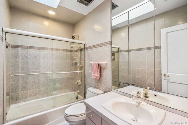 6 Coachmans Court, Old Westbury, NY 11568