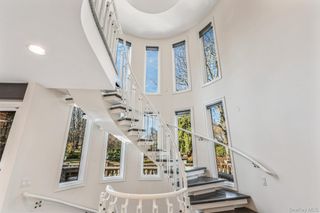 6 Coachmans Court, Old Westbury, NY 11568