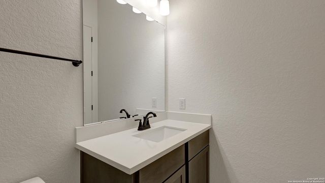 229 Hidalgo, Boerne, TX 78006