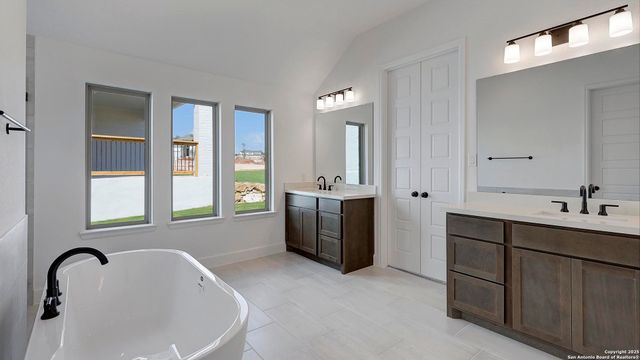 229 Hidalgo, Boerne, TX 78006