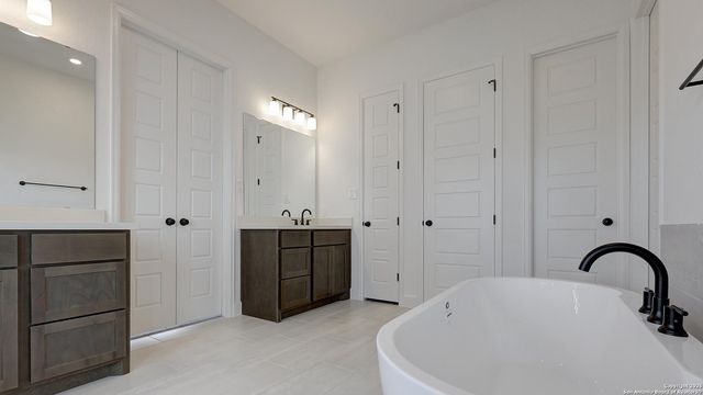 229 Hidalgo, Boerne, TX 78006