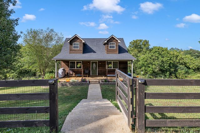 2188 Hicks Ln, Columbia, TN 38401