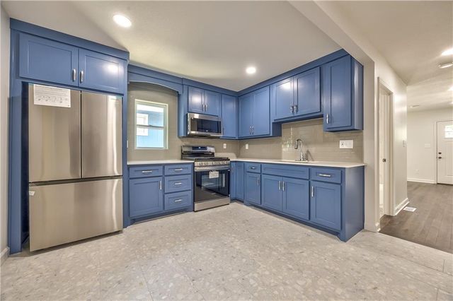 1426 S HOME Avenue, Independence, MO 64052