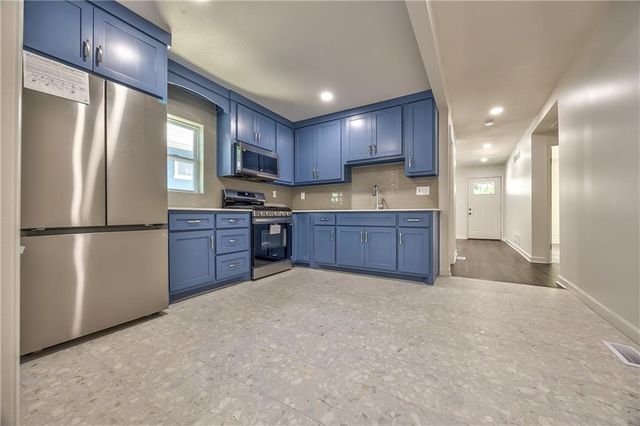1426 S HOME Avenue, Independence, MO 64052