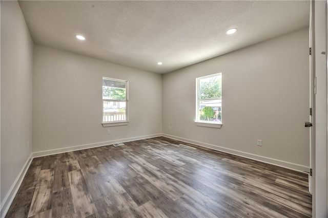 1426 S HOME Avenue, Independence, MO 64052