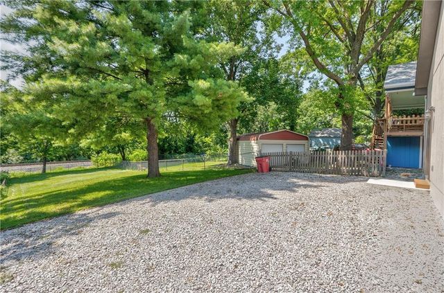 1426 S HOME Avenue, Independence, MO 64052