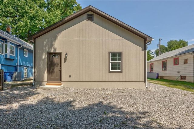 1426 S HOME Avenue, Independence, MO 64052