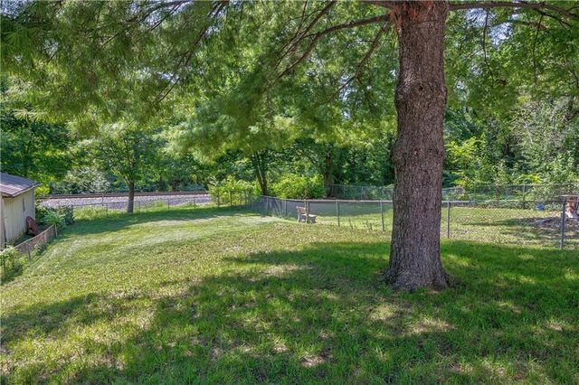 1426 S HOME Avenue, Independence, MO 64052
