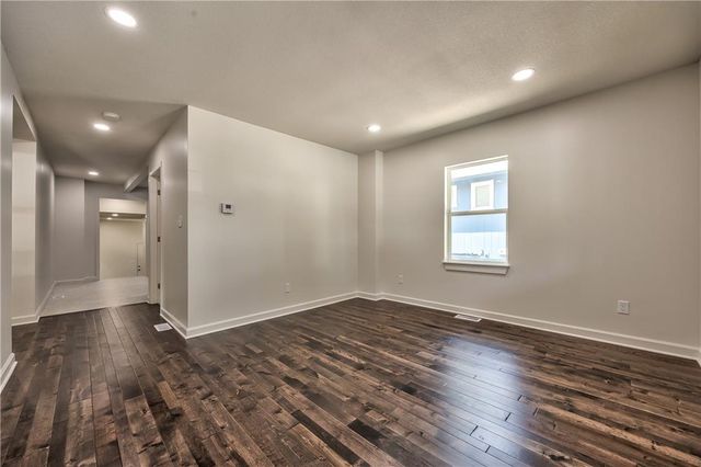1426 S HOME Avenue, Independence, MO 64052