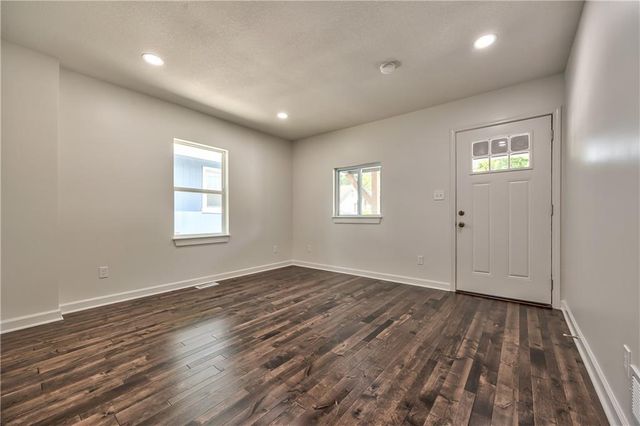 1426 S HOME Avenue, Independence, MO 64052