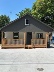 1426 S HOME Avenue, Independence, MO 64052