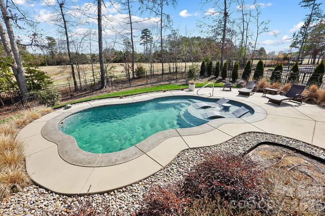 11812 Glenwood Drive, Locust, NC 28107