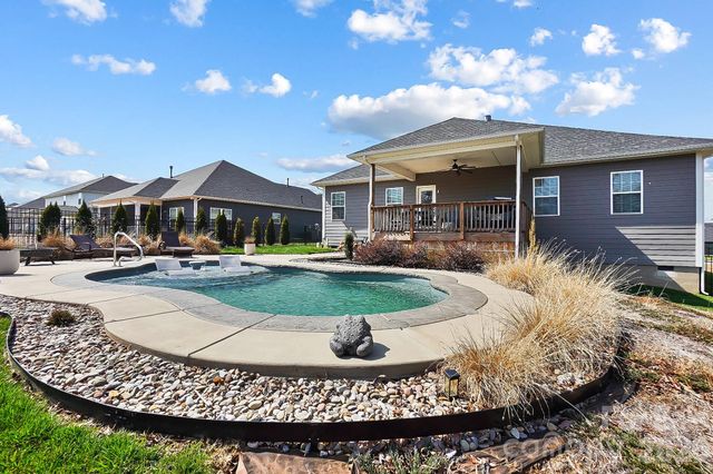 11812 Glenwood Drive, Locust, NC 28107