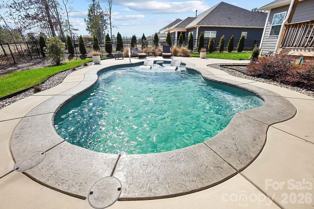 11812 Glenwood Drive, Locust, NC 28107