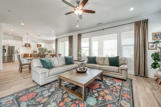 948 Beaver Pond, Madera, CA 93636