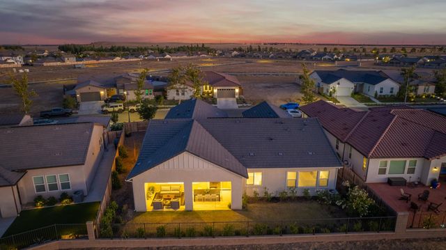 948 Beaver Pond, Madera, CA 93636