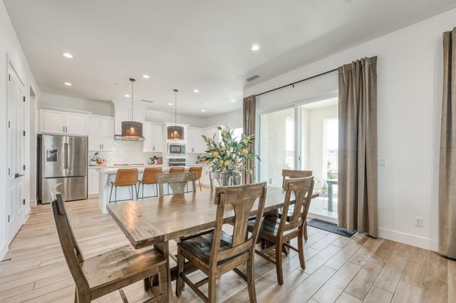 948 Beaver Pond, Madera, CA 93636