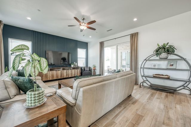948 Beaver Pond, Madera, CA 93636