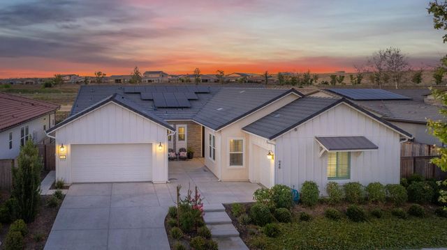 948 Beaver Pond, Madera, CA 93636