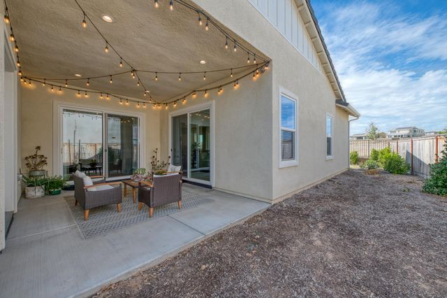 948 Beaver Pond, Madera, CA 93636