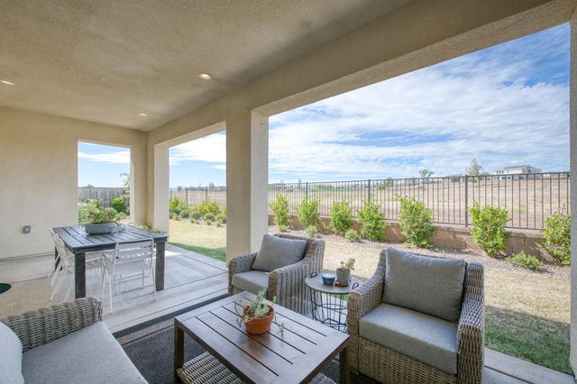948 Beaver Pond, Madera, CA 93636