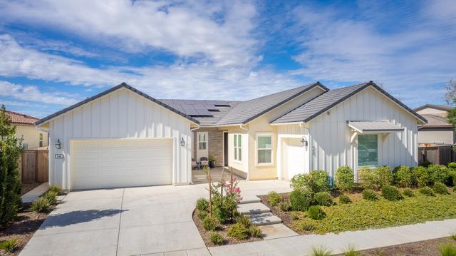 948 Beaver Pond, Madera, CA 93636