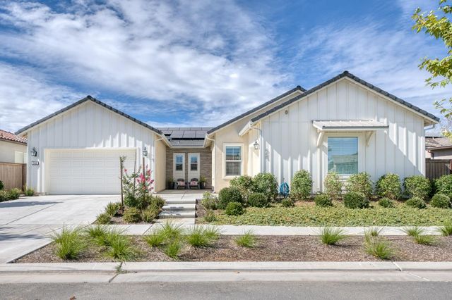 948 Beaver Pond, Madera, CA 93636