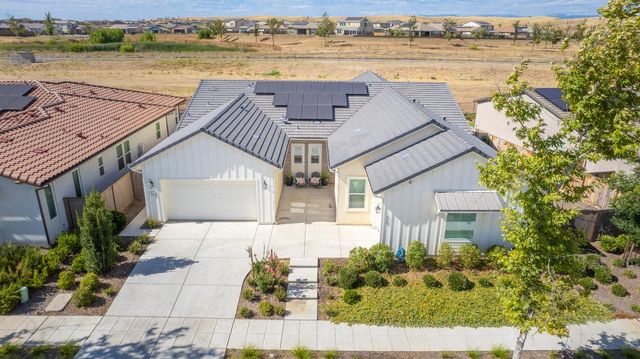 948 Beaver Pond, Madera, CA 93636