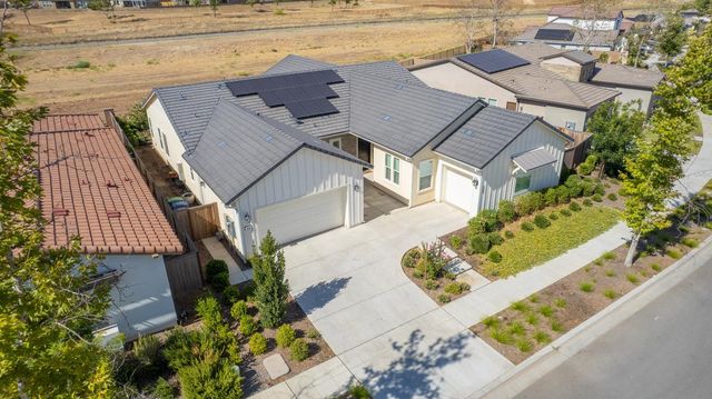 948 Beaver Pond, Madera, CA 93636