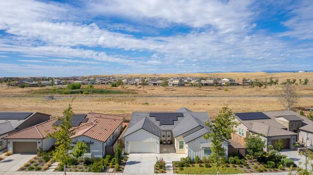 948 Beaver Pond, Madera, CA 93636