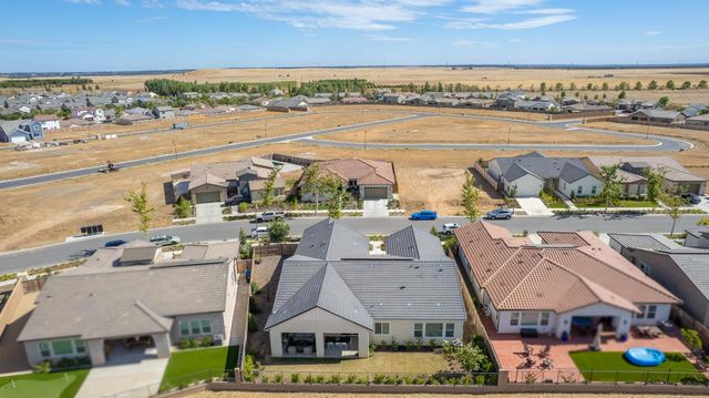 948 Beaver Pond, Madera, CA 93636