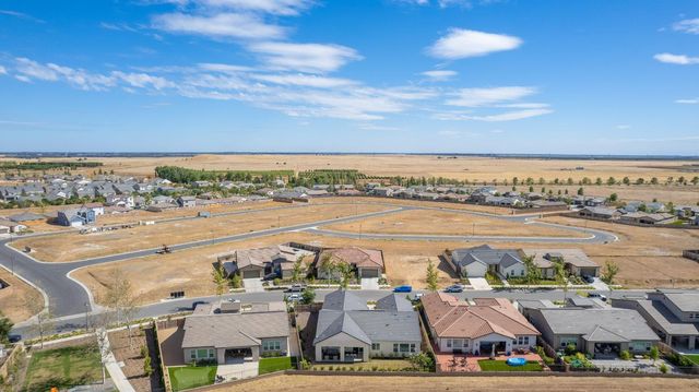 948 Beaver Pond, Madera, CA 93636