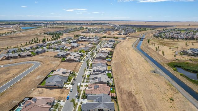 948 Beaver Pond, Madera, CA 93636