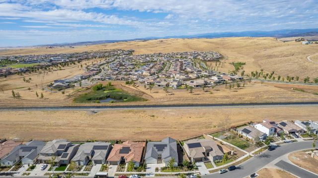 948 Beaver Pond, Madera, CA 93636