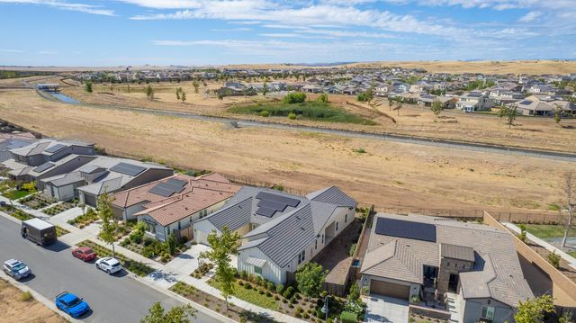 948 Beaver Pond, Madera, CA 93636