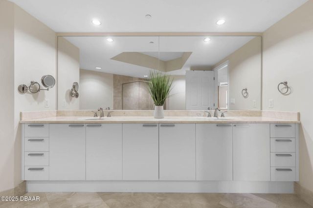 231 Riverside Dr Unit 902, Holly Hill, FL 32117