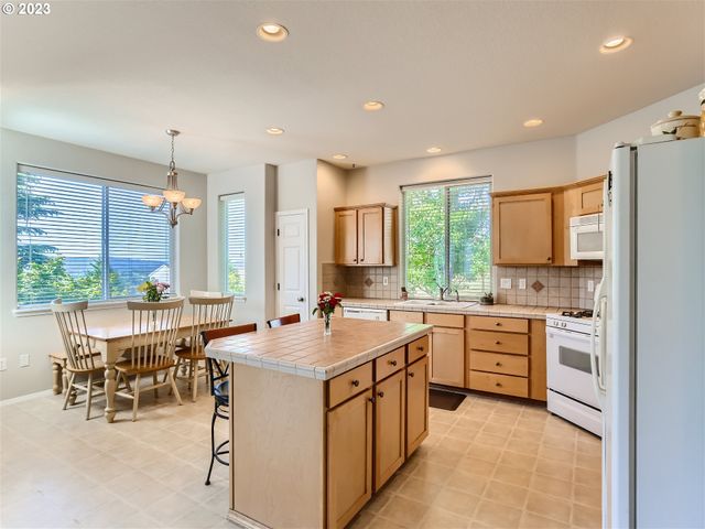 14094 Sw VIEWPOINT Ct, Portland, OR 97224