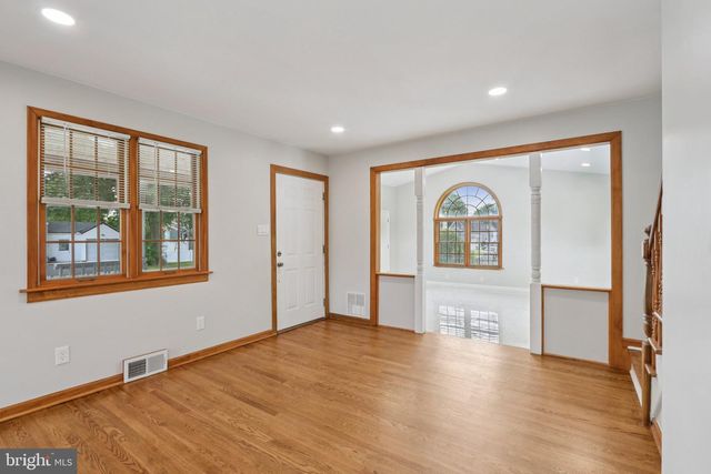 16 PARK DR, Bellmawr, NJ 08031