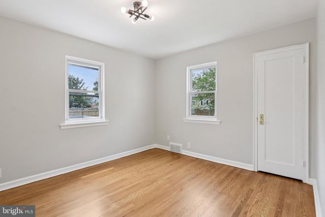 16 PARK DR, Bellmawr, NJ 08031