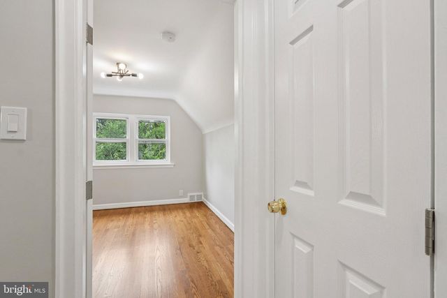 16 PARK DR, Bellmawr, NJ 08031