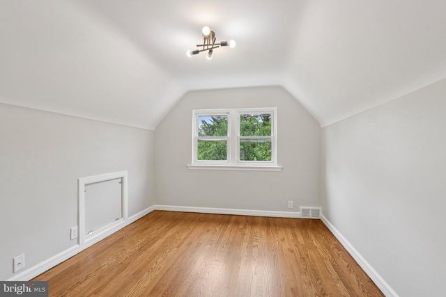 16 PARK DR, Bellmawr, NJ 08031