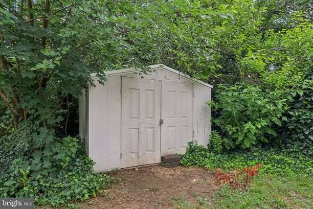 16 PARK DR, Bellmawr, NJ 08031