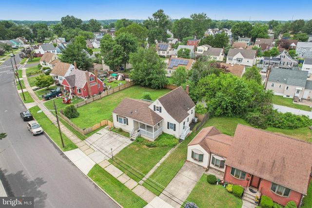 16 PARK DR, Bellmawr, NJ 08031