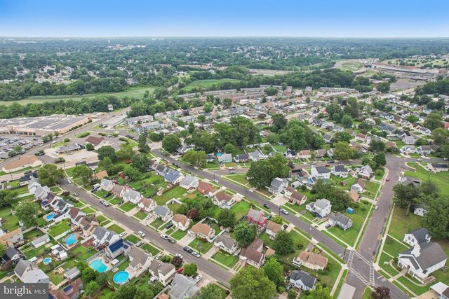 16 PARK DR, Bellmawr, NJ 08031