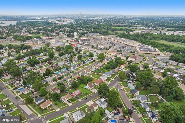 16 PARK DR, Bellmawr, NJ 08031