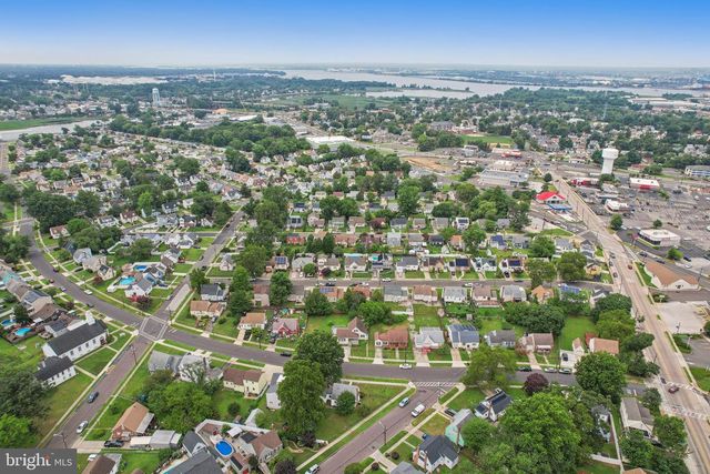 16 PARK DR, Bellmawr, NJ 08031