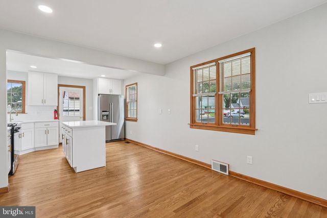 16 PARK DR, Bellmawr, NJ 08031