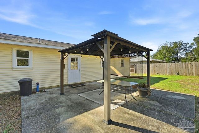 6444 Walnut St, Milton, FL 32570