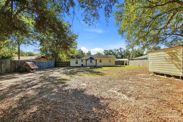 6444 Walnut St, Milton, FL 32570