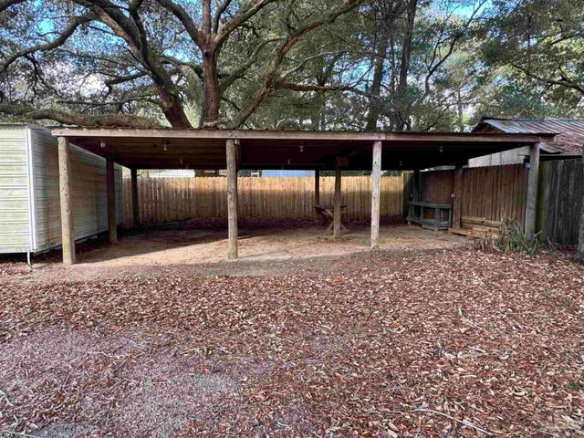 6444 Walnut St, Milton, FL 32570